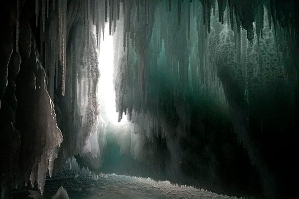 пещера на Байкале